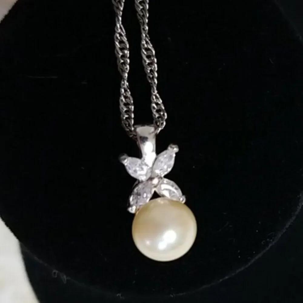925‎ Silver Pearl Pendant Necklace